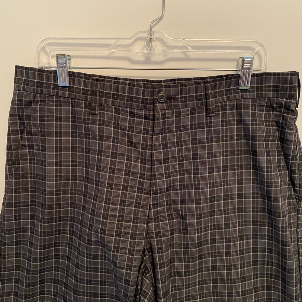 PGA Tour Men's Flat Front Shorts Black & Gray Plaid Size 34 - Picture 3 of 8